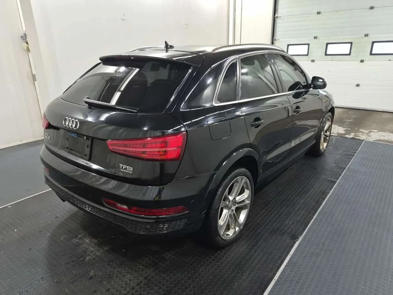 Audi Q3, снимка 2 - Автомобили и джипове - 56686162