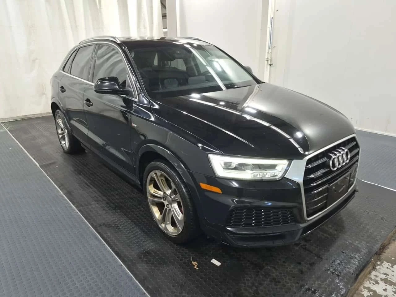 Audi Q3, снимка 5 - Автомобили и джипове - 56686162