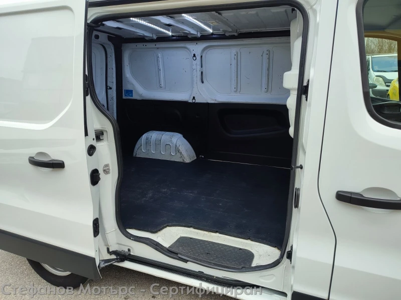 Renault Trafic L1H1 2.0 dCi (120HP) MT6, снимка 15 - Бусове и автобуси - 49544982