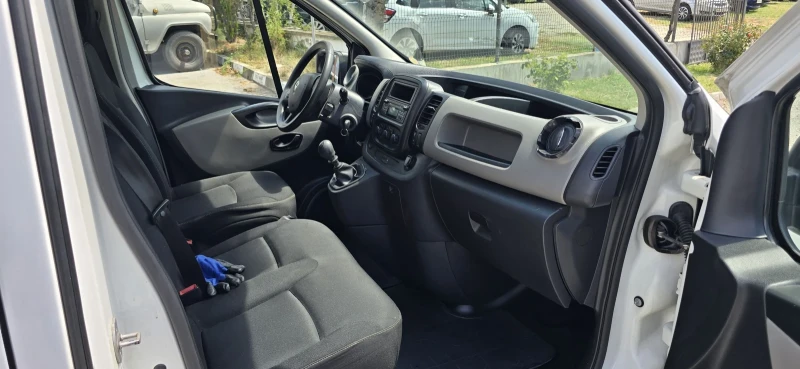 Renault Trafic 1.6 dci ЛИЗИНГ, снимка 10 - Бусове и автобуси - 51917447