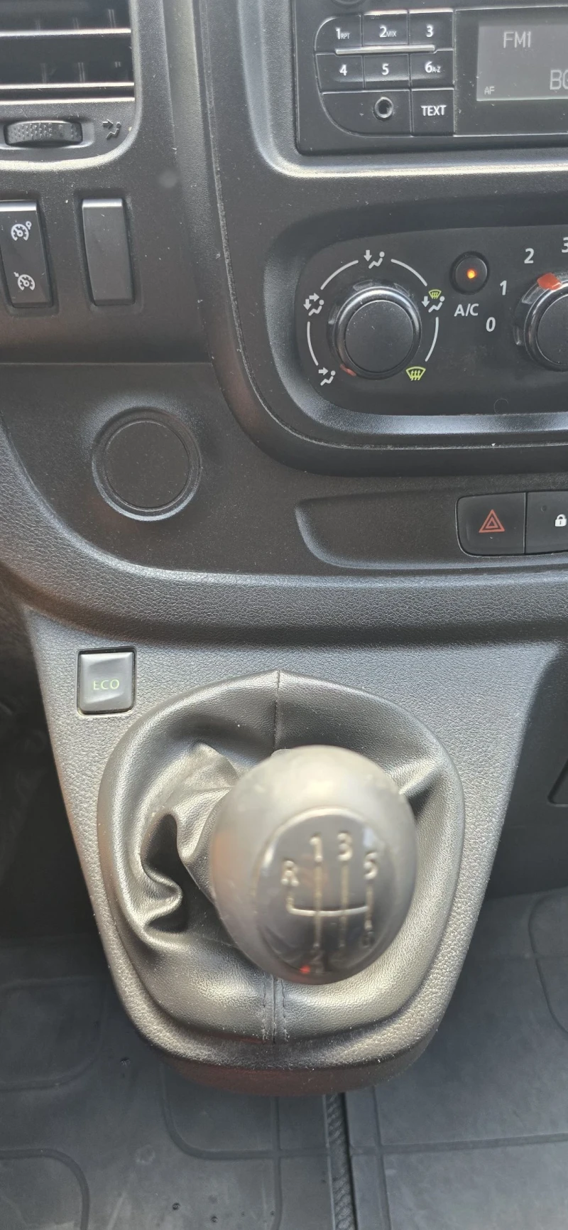 Renault Trafic 1.6 dci ЛИЗИНГ, снимка 13 - Бусове и автобуси - 51917447