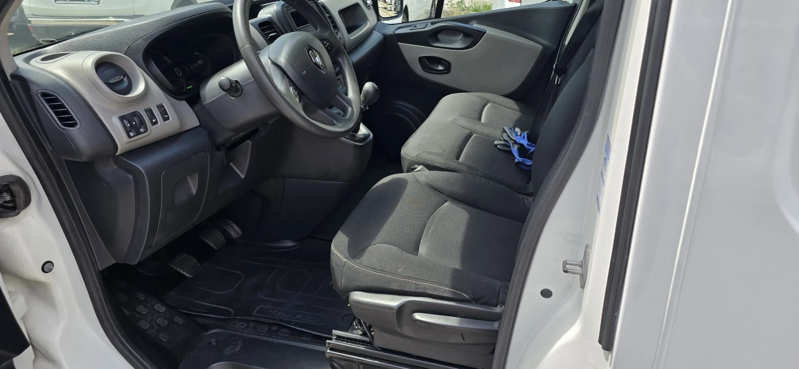 Renault Trafic 1.6 dci - изображение 10