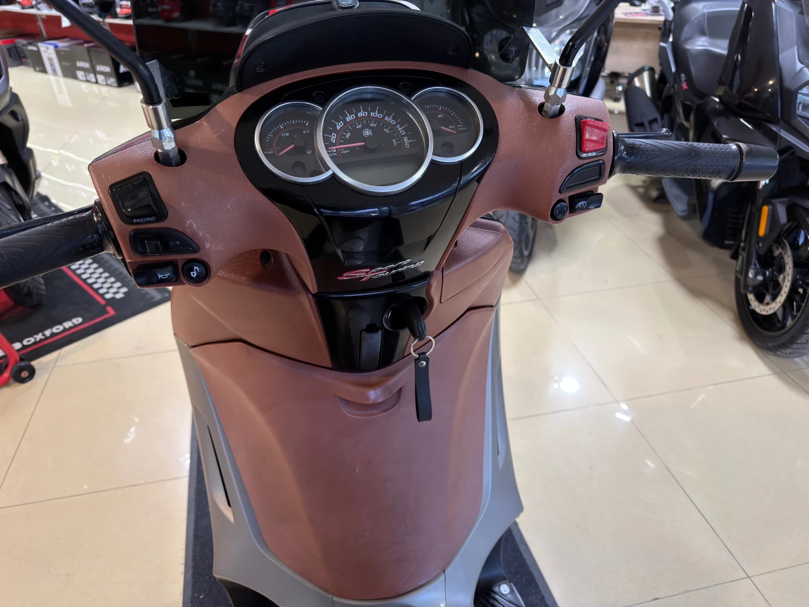 Piaggio Beverly 350I, снимка 12 - Мотоциклети и мототехника - 53725551