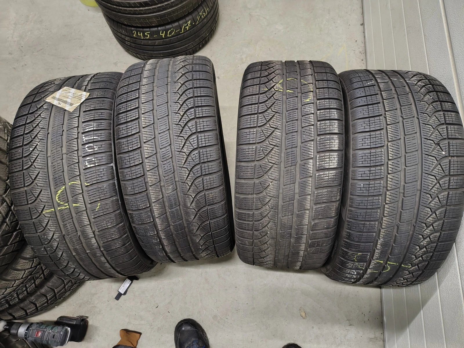Гуми Зимни 275/40R19
