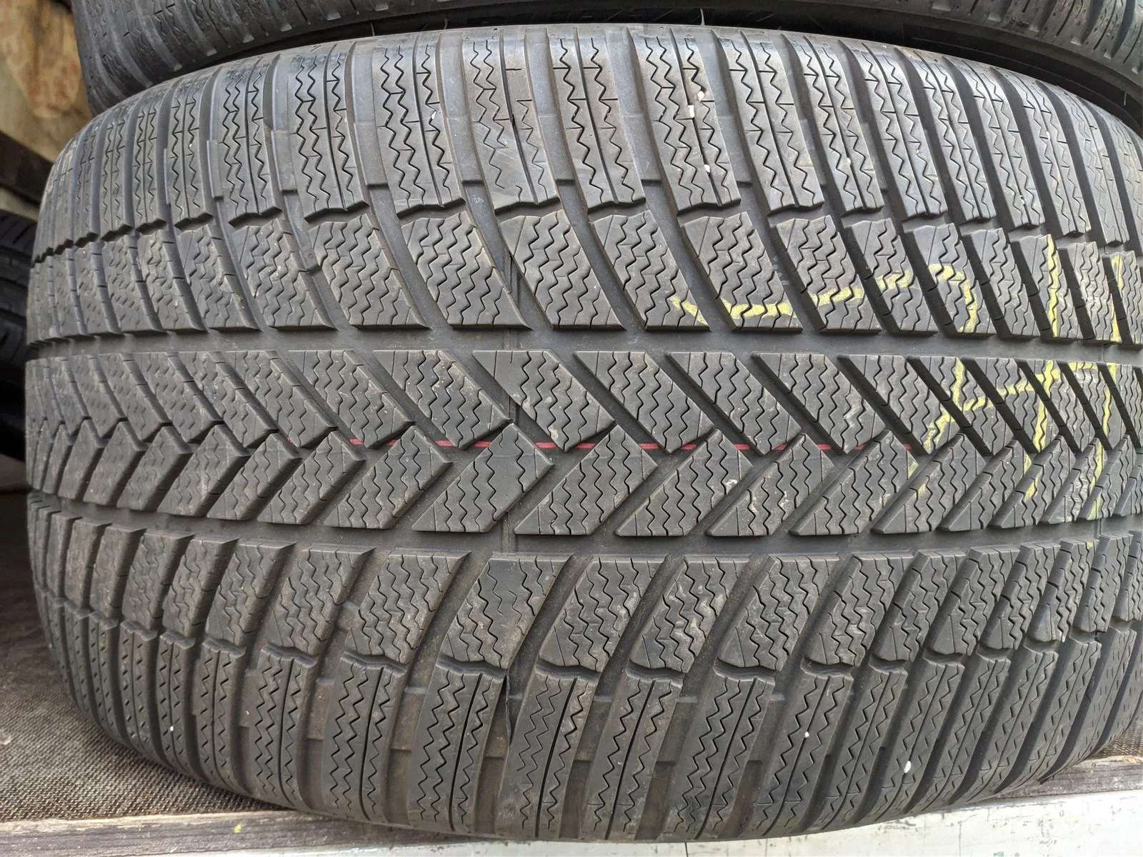 Гуми Зимни 315/35R21