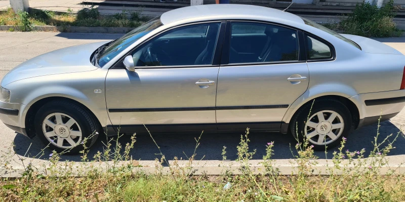 VW Passat, снимка 4 - Автомобили и джипове - 47011429