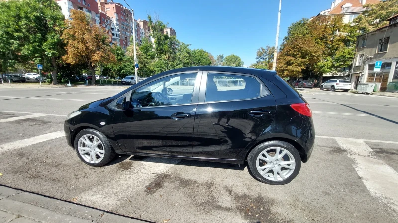 Mazda 2, снимка 8 - Автомобили и джипове - 47347284