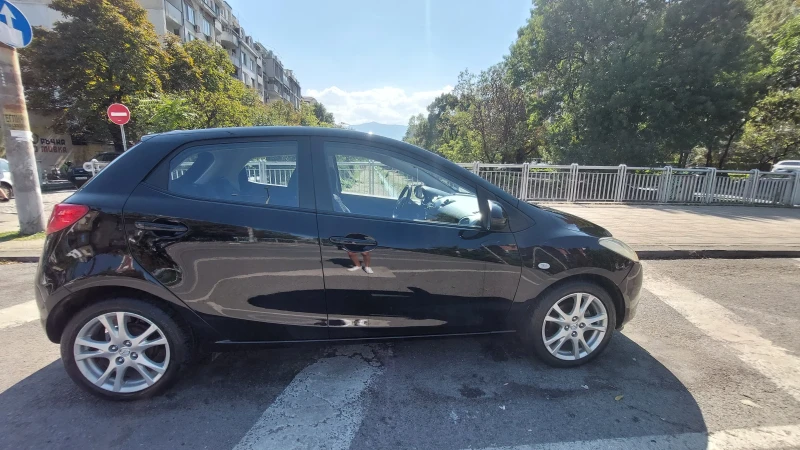 Mazda 2, снимка 6 - Автомобили и джипове - 47347284