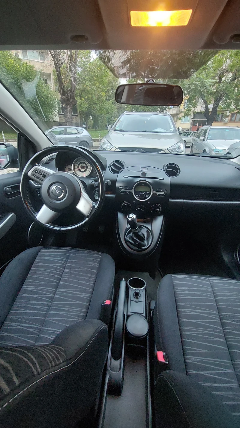 Mazda 2, снимка 13 - Автомобили и джипове - 47347284