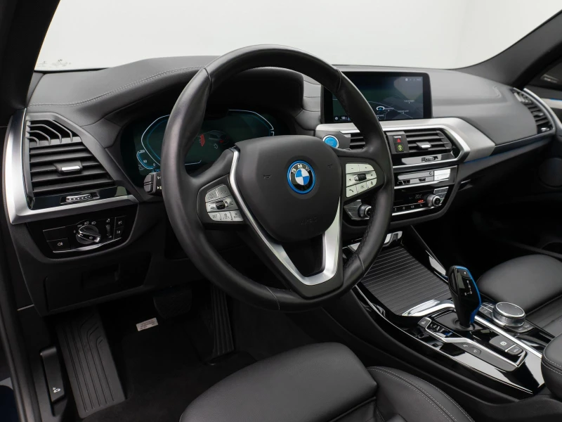 BMW iX3 IMPRESSIVE/286HP/PANO/360/HUD/CARPLAY/AMBI/125f, снимка 10 - Автомобили и джипове - 50576500