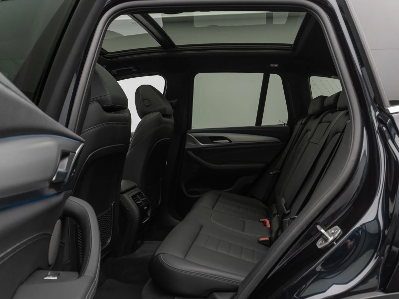 BMW iX3 IMPRESSIVE/286HP/PANO/360/HUD/CARPLAY/AMBI/125f, снимка 15 - Автомобили и джипове - 50576500