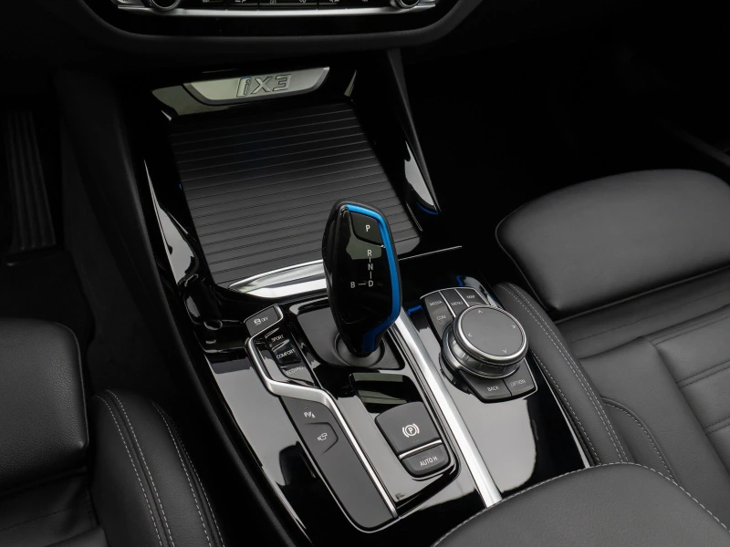 BMW iX3 IMPRESSIVE/286HP/PANO/360/HUD/CARPLAY/AMBI/125f, снимка 11 - Автомобили и джипове - 50576500