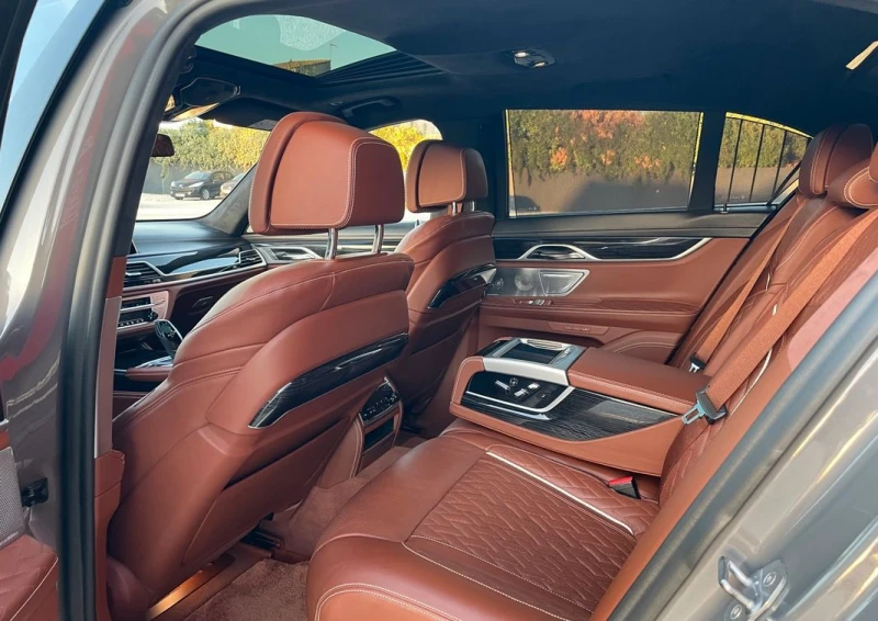BMW 750 i xDrive M-Pack, снимка 5 - Автомобили и джипове - 52287991