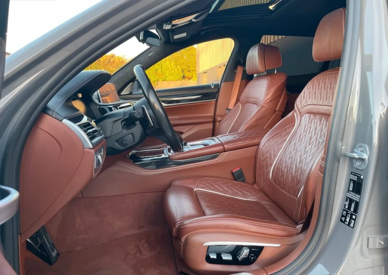 BMW 750 i xDrive M-Pack, снимка 8 - Автомобили и джипове - 52287991