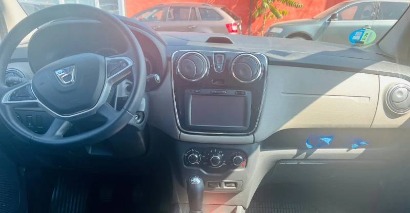 Dacia Lodgy 1.6 GAS, снимка 4 - Автомобили и джипове - 52529487