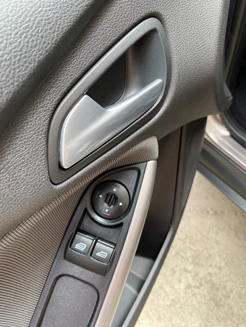 Ford Focus 1.0i EcoBoost, снимка 12 - Автомобили и джипове - 52698982