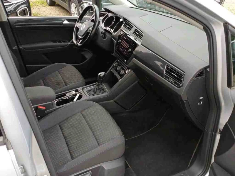 VW Touran Comfortline UNITED 2.0 TDI ACC Keyless, снимка 3 - Автомобили и джипове - 53167747