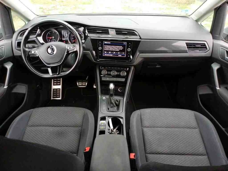 VW Touran Comfortline UNITED 2.0 TDI ACC Keyless, снимка 4 - Автомобили и джипове - 53167747