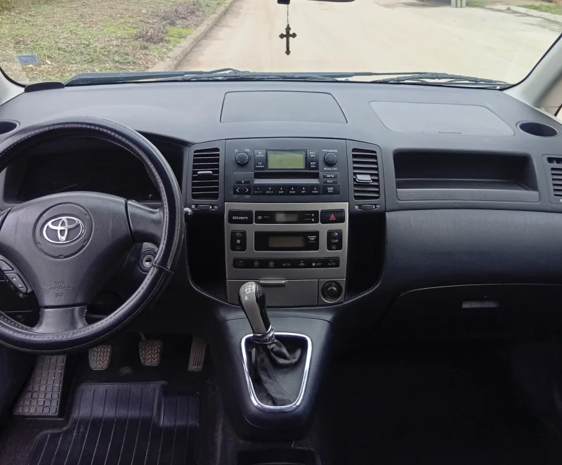 Toyota Corolla verso 2.0D4D, снимка 5 - Автомобили и джипове - 53478550