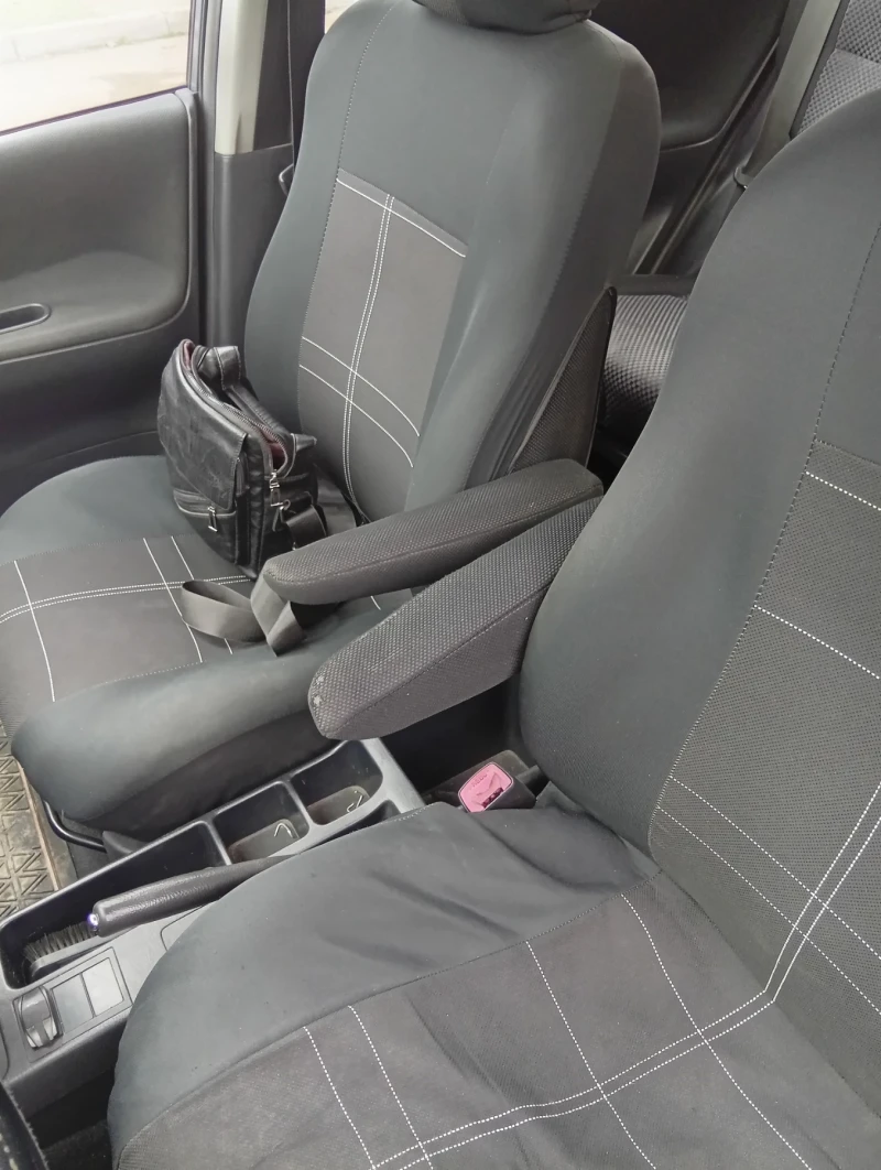 Toyota Corolla verso 2.0D4D, снимка 4 - Автомобили и джипове - 53478550