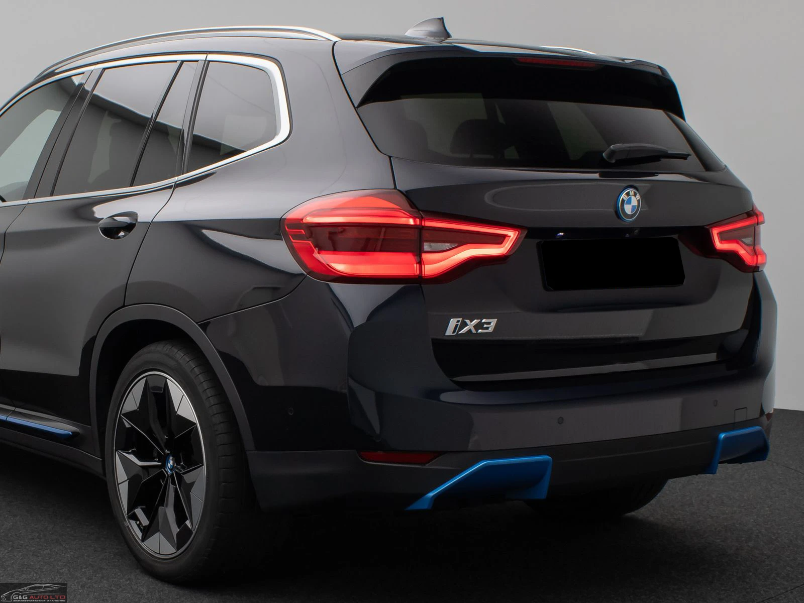 BMW iX3 IMPRESSIVE/286HP/PANO/360/HUD/CARPLAY/AMBI/125f - изображение 7