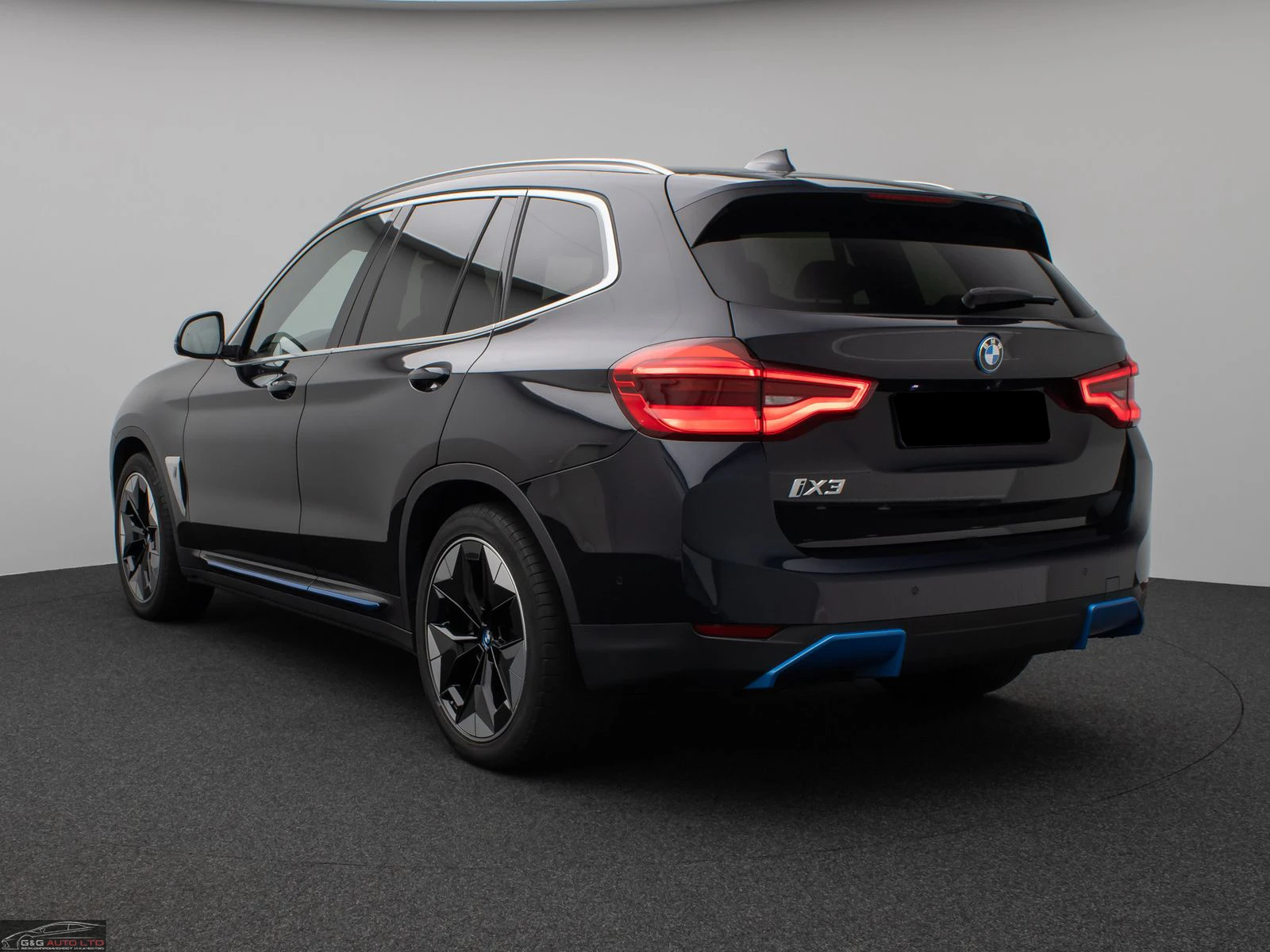 BMW iX3 IMPRESSIVE/286HP/PANO/360/HUD/CARPLAY/AMBI/125f - изображение 6
