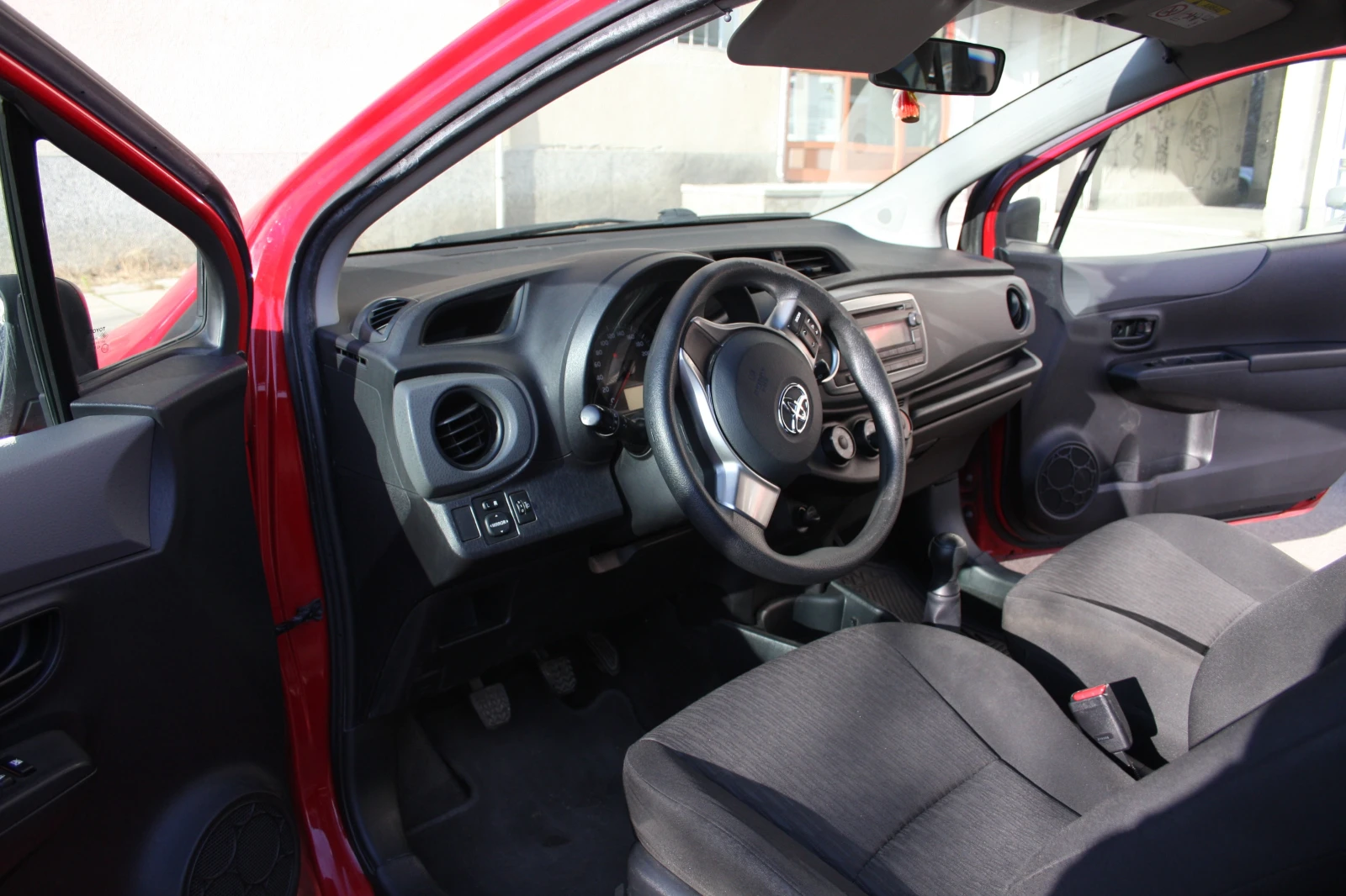 Toyota Yaris Товарен - изображение 8