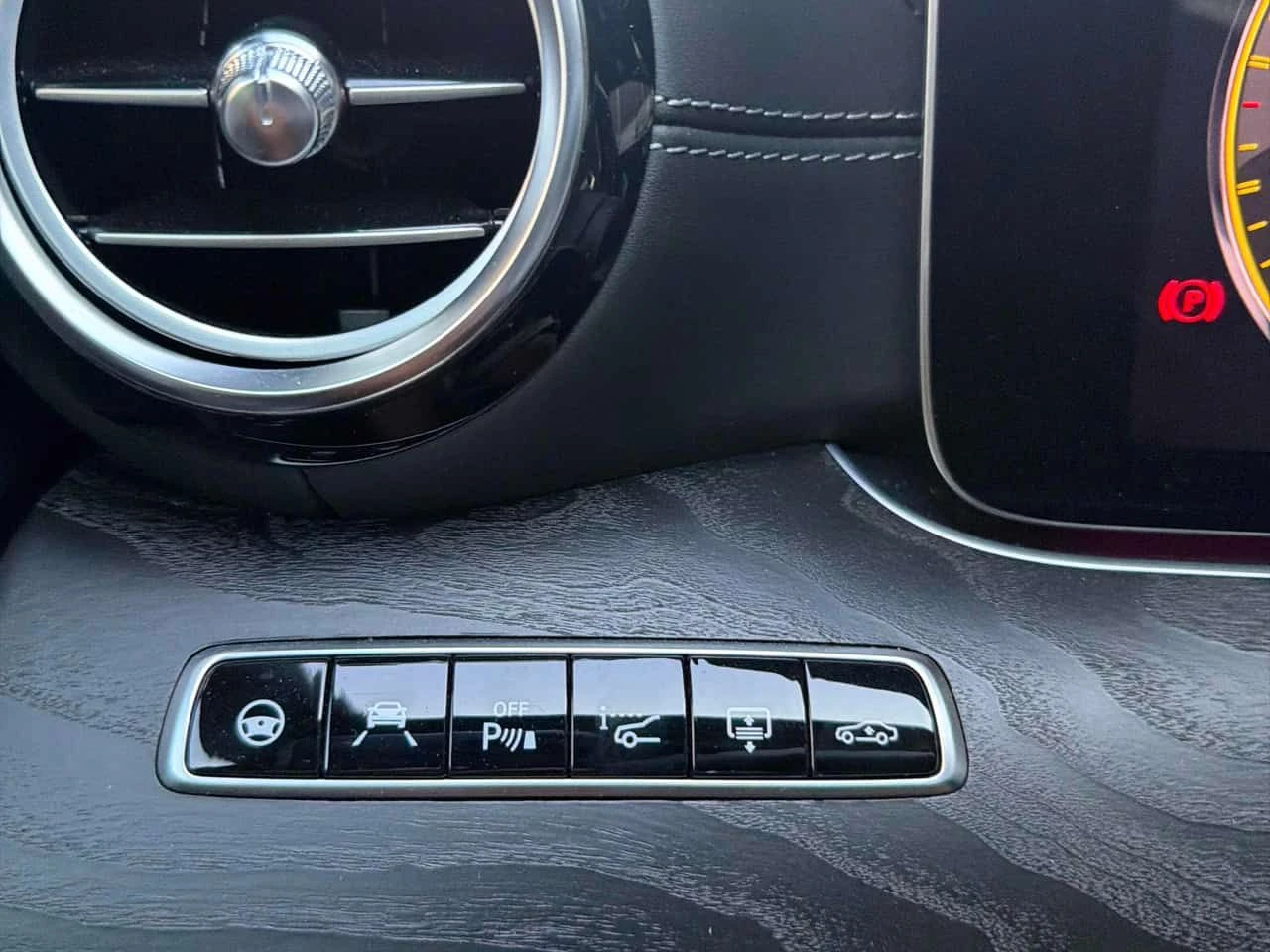 Mercedes-Benz E 63 AMG  S * 3D BURMESTER * BUCKETS * HEAD-UP * ALCANTARA, снимка 10 - Автомобили и джипове - 55232292