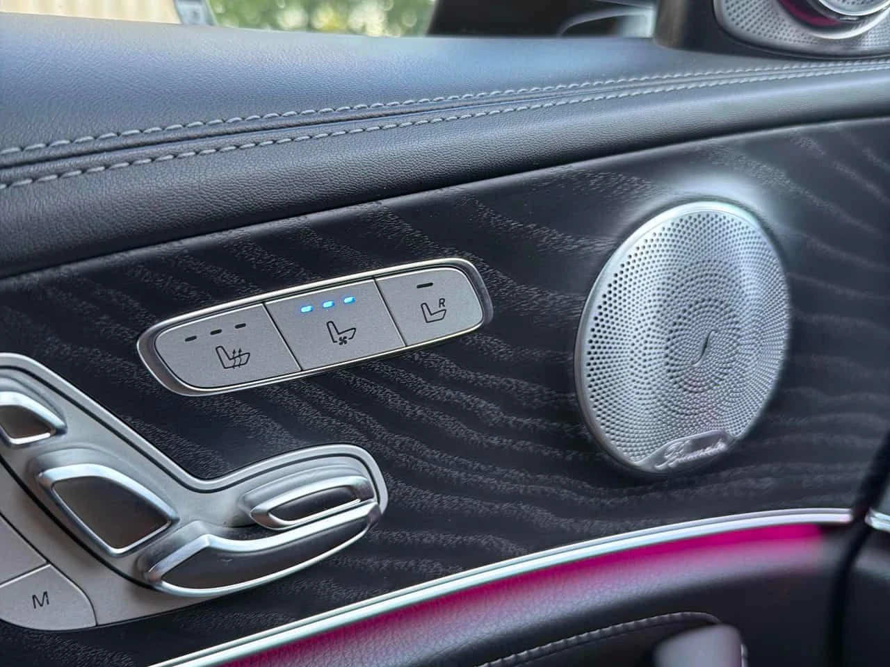 Mercedes-Benz E 63 AMG  S * 3D BURMESTER * BUCKETS * HEAD-UP * ALCANTARA, снимка 13 - Автомобили и джипове - 55232292