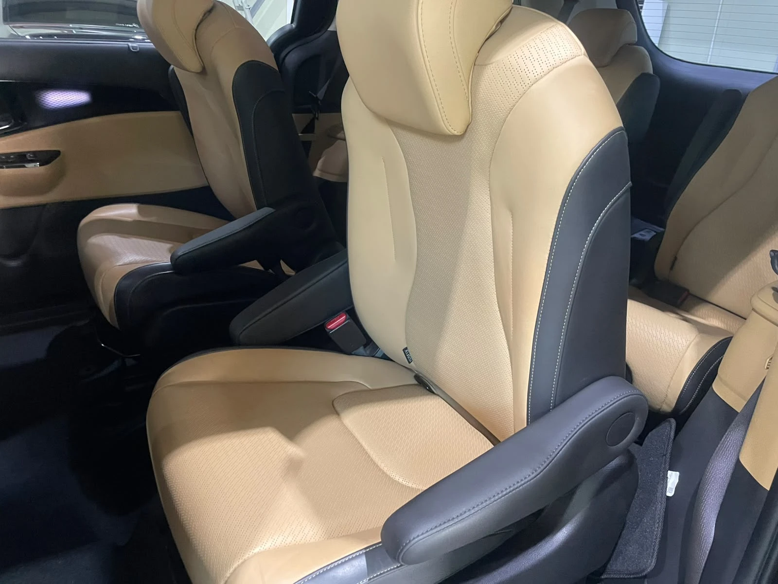 Kia Carnival 2.2 CRDi ! Signature ! 8+ 1 !, снимка 9 - Автомобили и джипове - 55700611