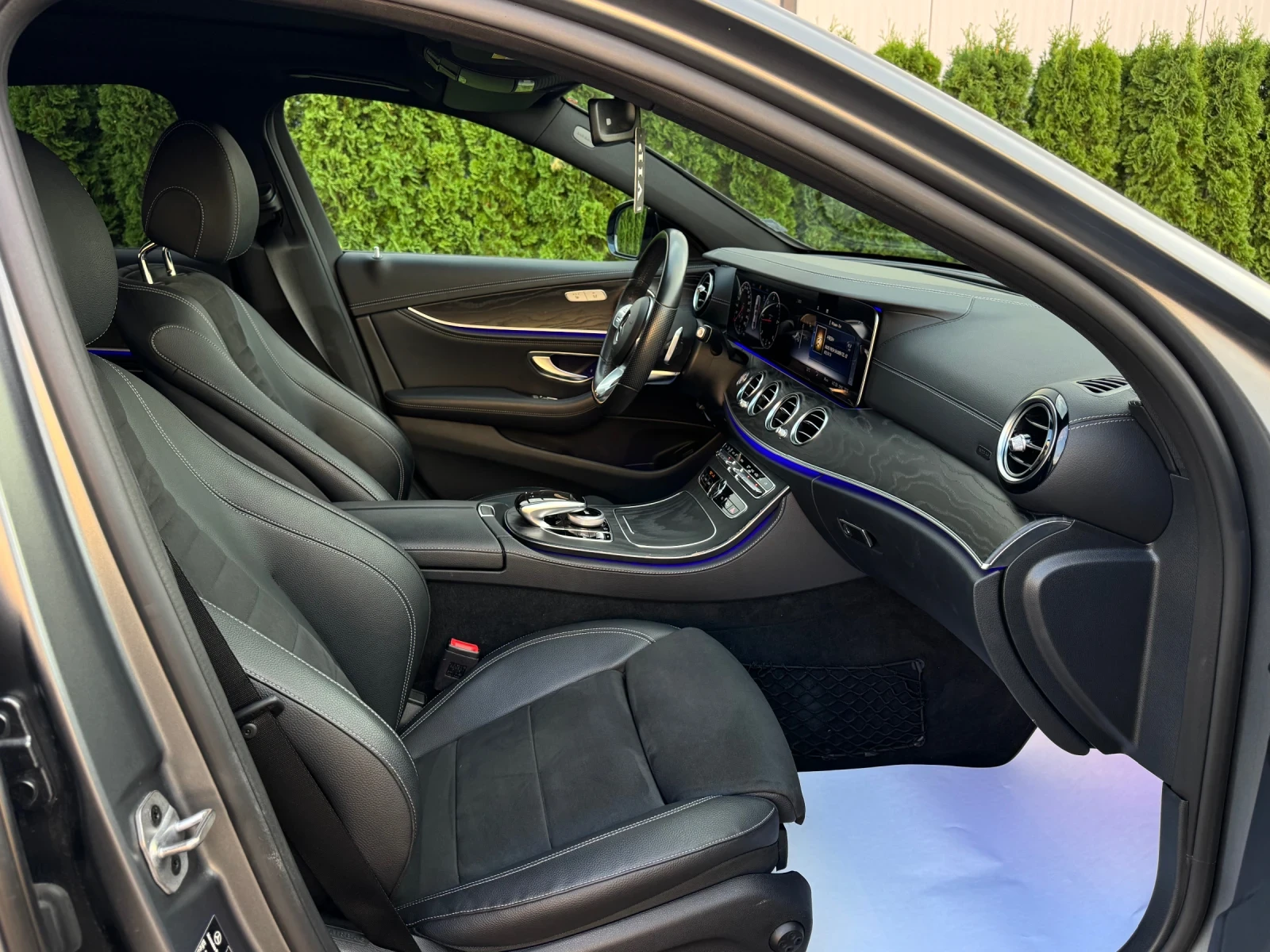 Mercedes-Benz E 220 d AMG-line/9G/Shadow line/88000км/1-ви собственик, снимка 13 - Автомобили и джипове - 56220596