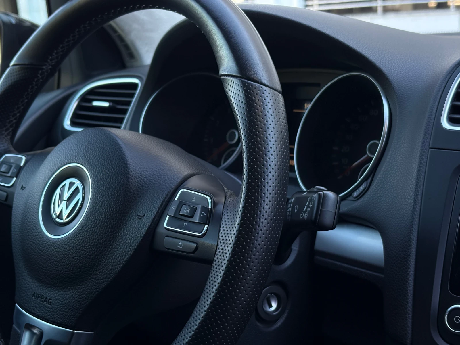 VW Golf, снимка 11 - Автомобили и джипове - 56347543