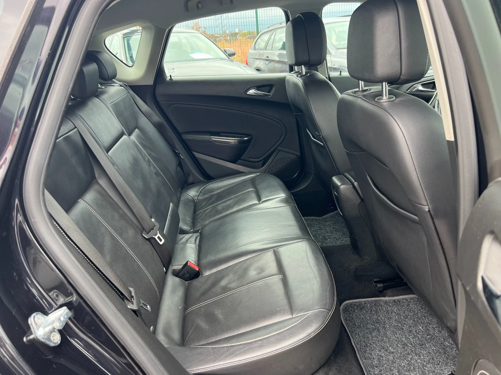 Opel Astra 1.4 Turbo, снимка 11 - Автомобили и джипове - 56748295
