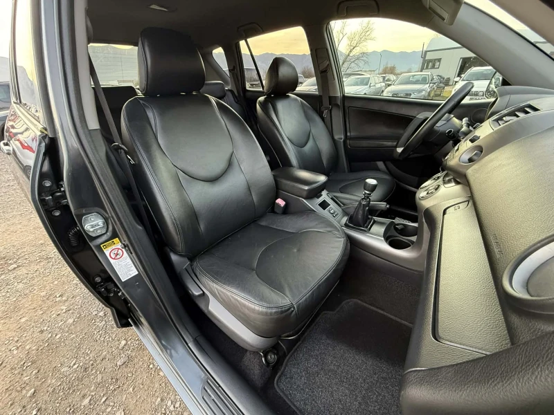 Toyota Rav4 2.2* D4D* 136к.с* ИТАЛИЯ* КЛИМАТРОНИК, снимка 8 - Автомобили и джипове - 52841636