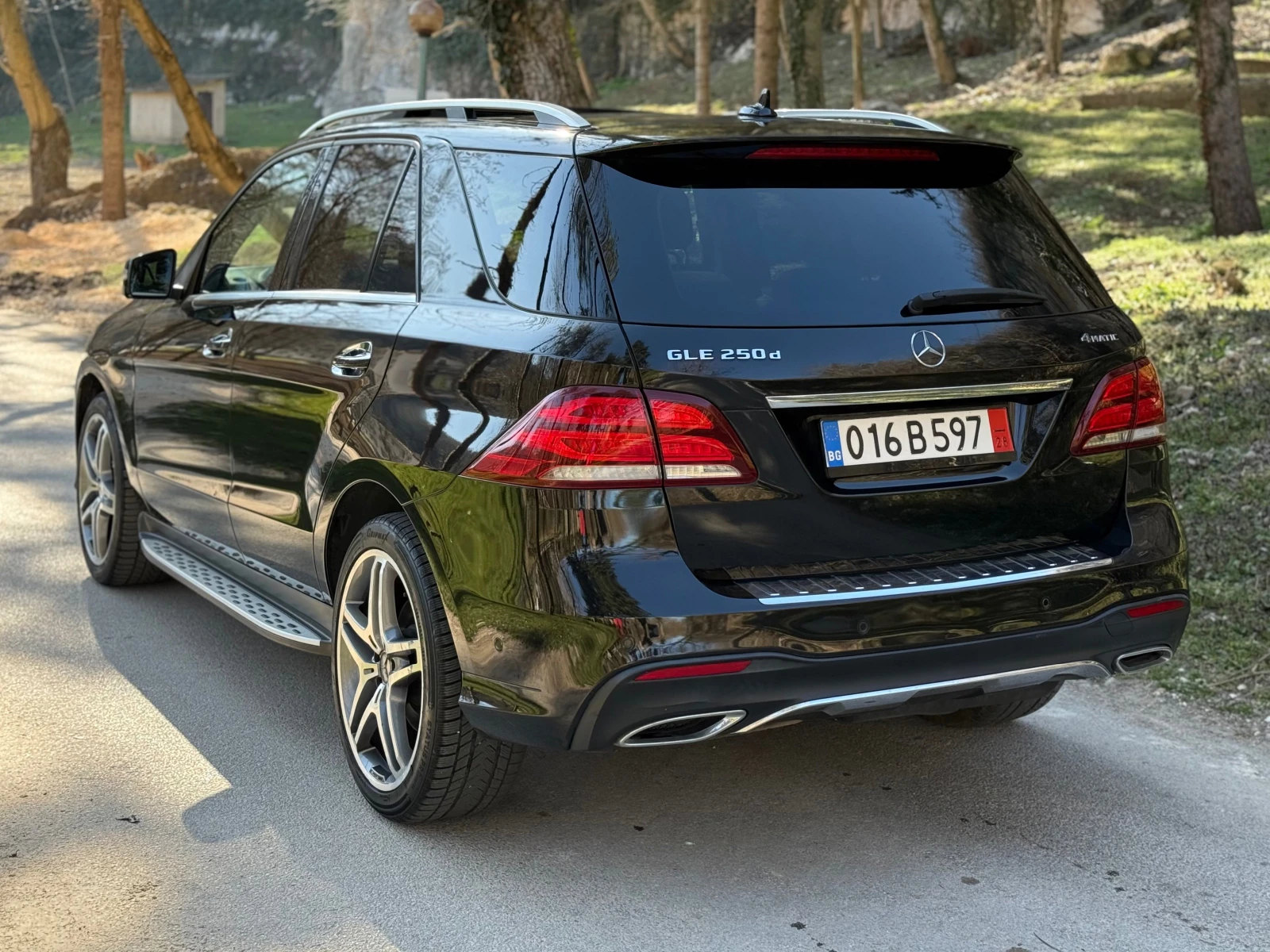 Mercedes-Benz GLE 250 4MATIC* AMG* PANO* CAM* ВАКУМ* DIST* , снимка 5 - Автомобили и джипове - 53801318