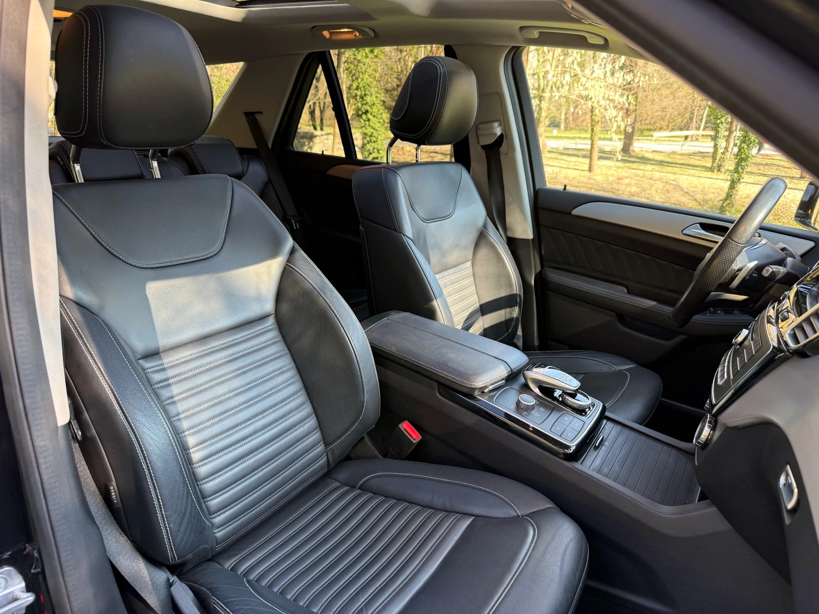 Mercedes-Benz GLE 250 4MATIC* AMG* PANO* CAM* ВАКУМ* DIST* , снимка 10 - Автомобили и джипове - 53801318