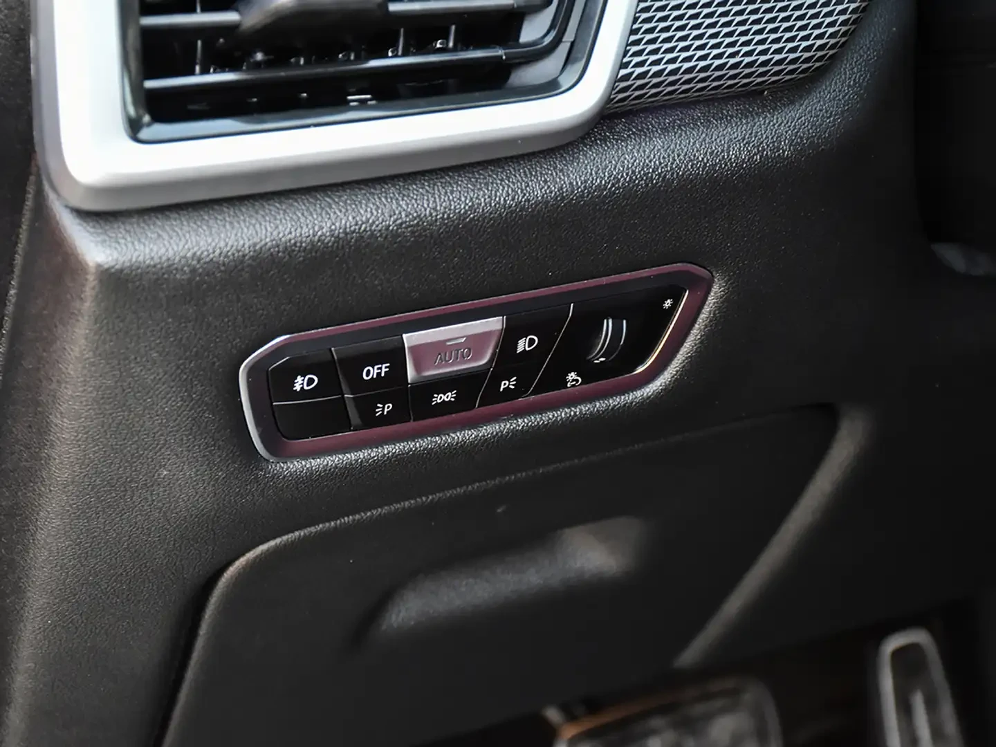 BMW X6 No Accidents l 40i l Coupe l X-Drive l, снимка 11 - Автомобили и джипове - 53986726