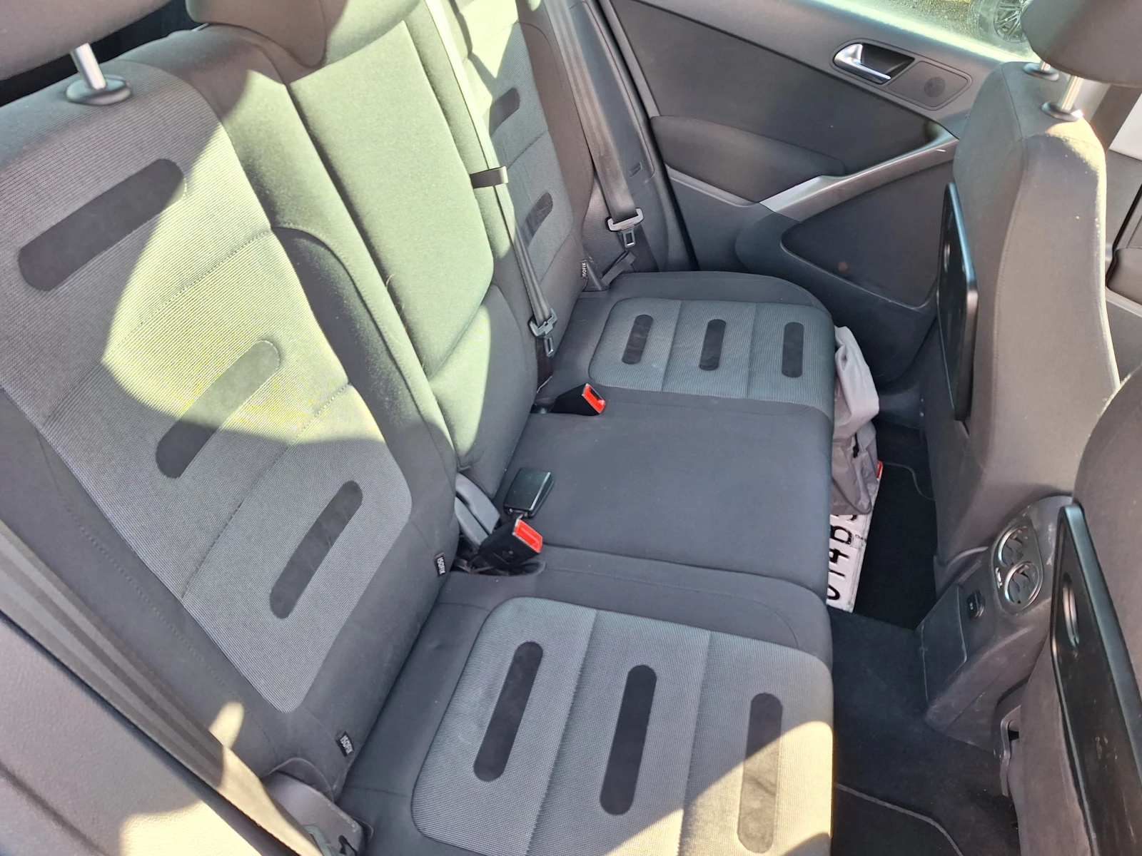 VW Tiguan 2.0TDI 170ps, снимка 14 - Автомобили и джипове - 54019374