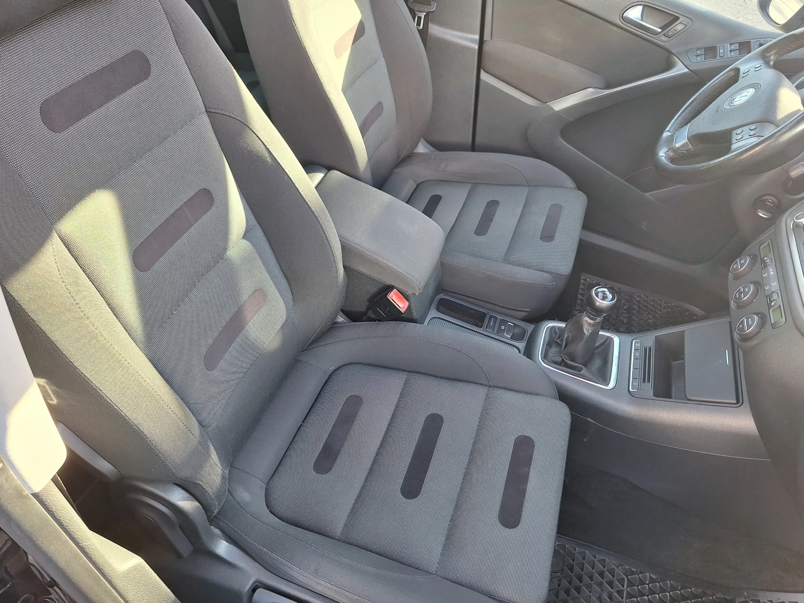 VW Tiguan 2.0TDI 170ps, снимка 13 - Автомобили и джипове - 54019374