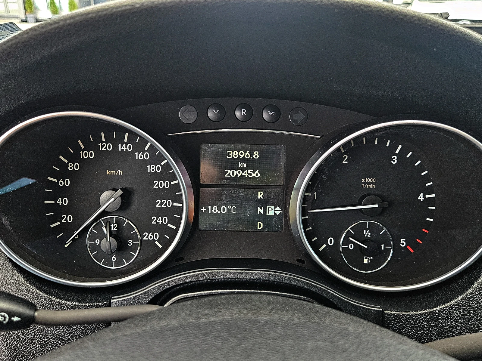 Mercedes-Benz ML 320 FACE/PREMIUM/GERMANY/AIRMATIC/SPORT/AUTO HOLD/LIZI, снимка 10 - Автомобили и джипове - 54477611