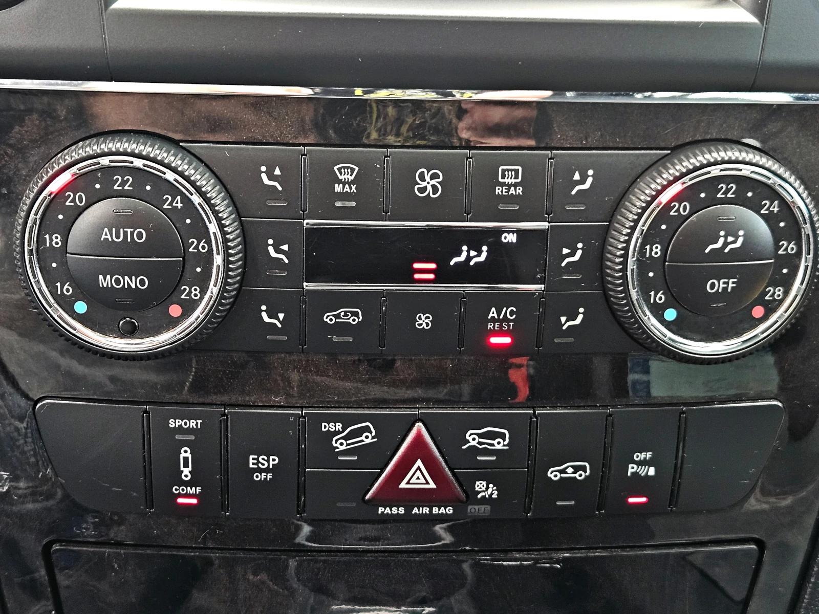 Mercedes-Benz ML 320 FACE/PREMIUM/GERMANY/AIRMATIC/SPORT/AUTO HOLD/LIZI, снимка 12 - Автомобили и джипове - 54477611
