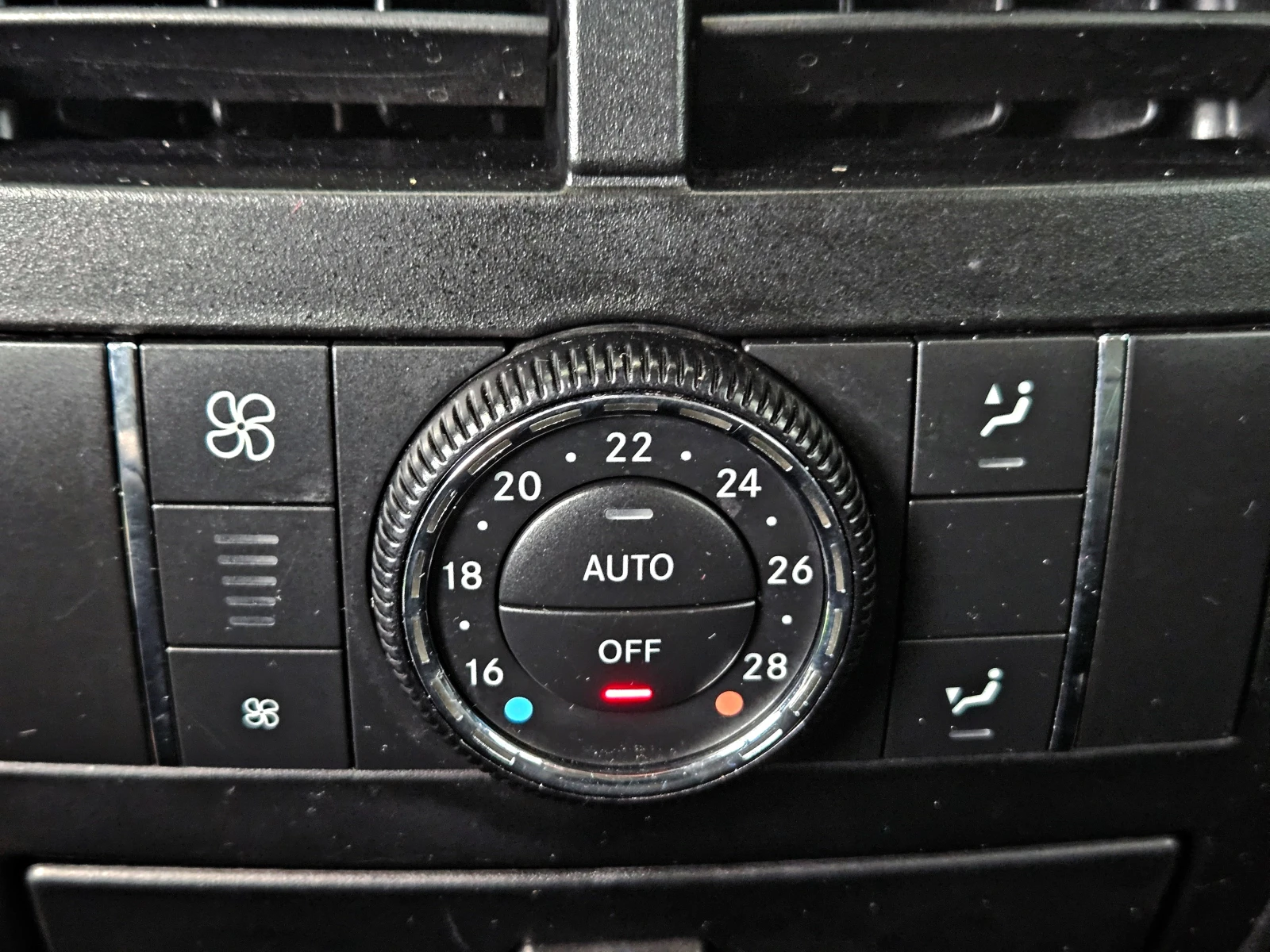 Mercedes-Benz ML 320 FACE/PREMIUM/GERMANY/AIRMATIC/SPORT/AUTO HOLD/LIZI, снимка 13 - Автомобили и джипове - 54477611