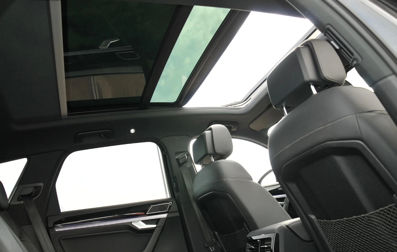 VW Touareg 3.0TDI R-Line 4Motion, снимка 10 - Автомобили и джипове - 54626032