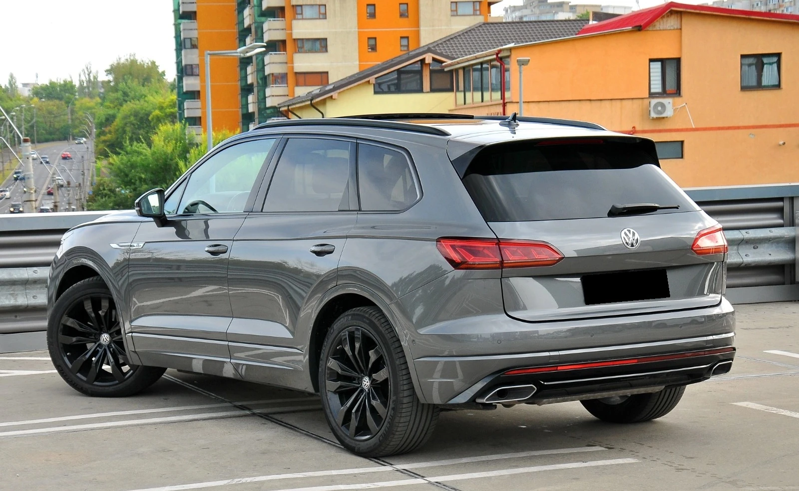 VW Touareg 3.0TDI R-Line 4Motion, снимка 2 - Автомобили и джипове - 54626032