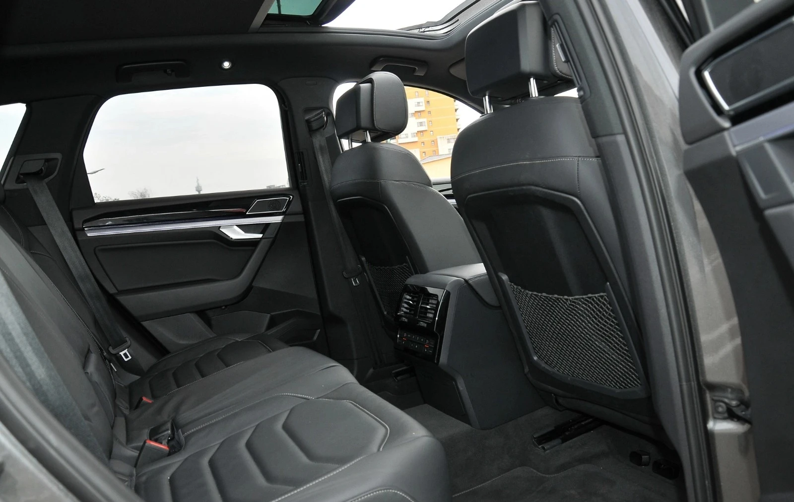 VW Touareg 3.0TDI R-Line 4Motion, снимка 9 - Автомобили и джипове - 54626032