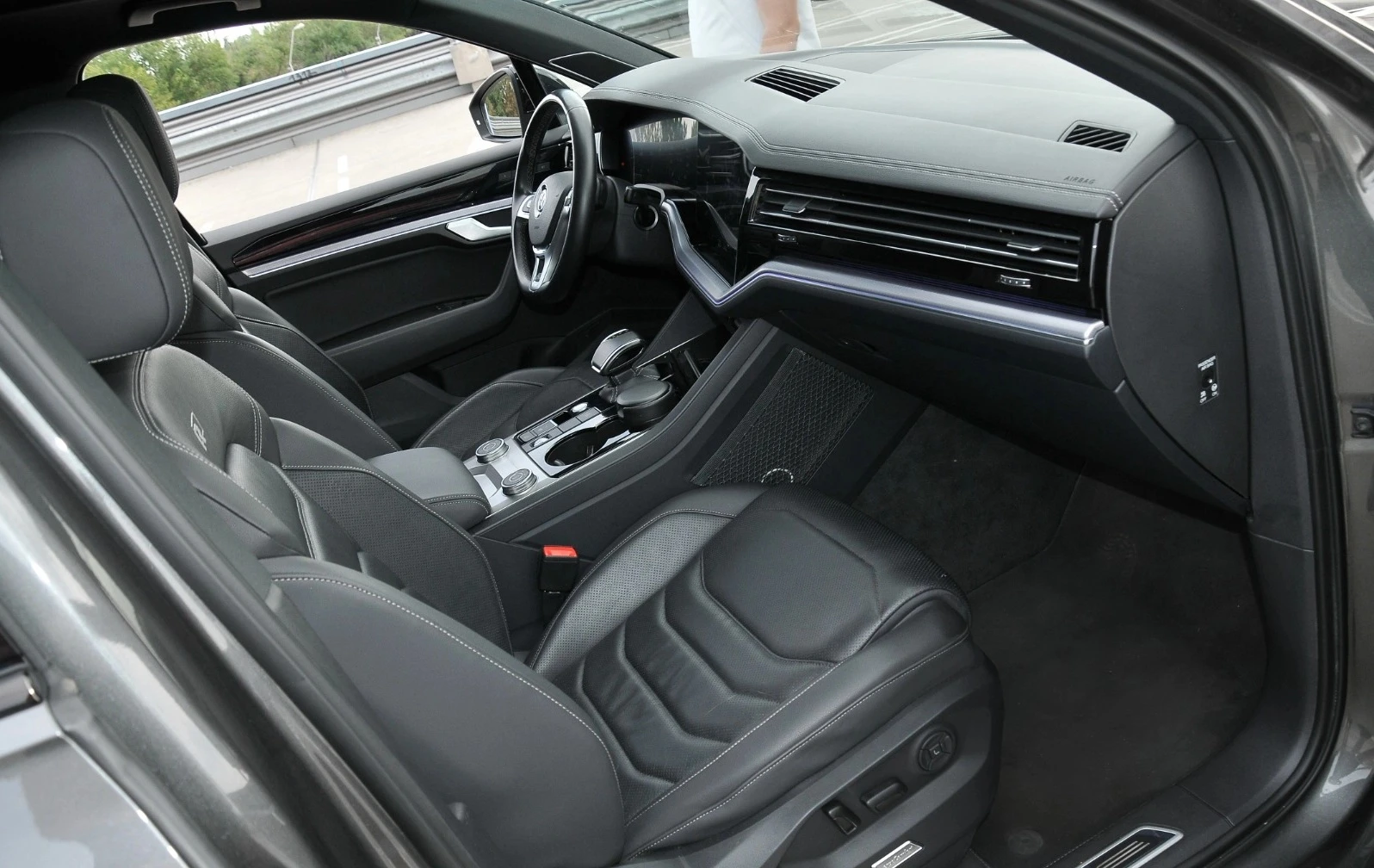 VW Touareg 3.0TDI R-Line 4Motion, снимка 7 - Автомобили и джипове - 54626032
