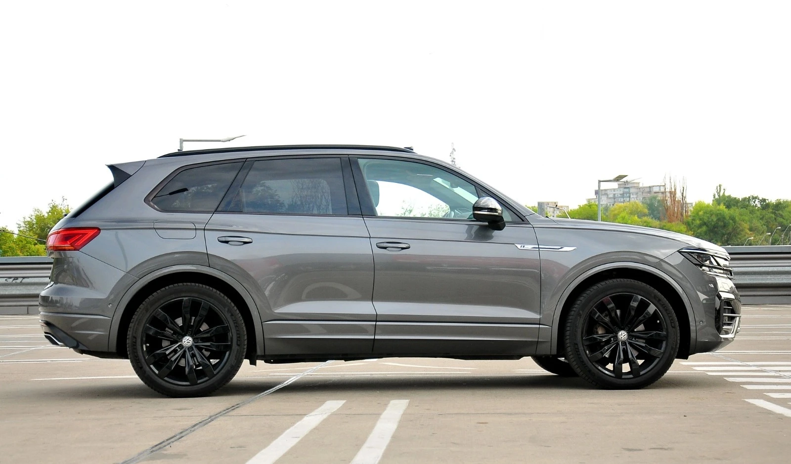 VW Touareg 3.0TDI R-Line 4Motion, снимка 4 - Автомобили и джипове - 54626032