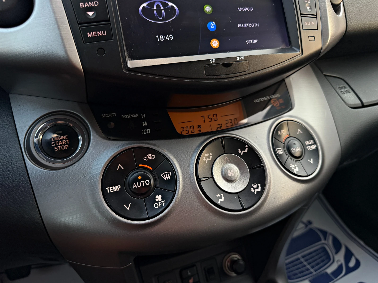 Toyota Rav4 4X4 Подгрев Нави Keyless, снимка 11 - Автомобили и джипове - 55717171