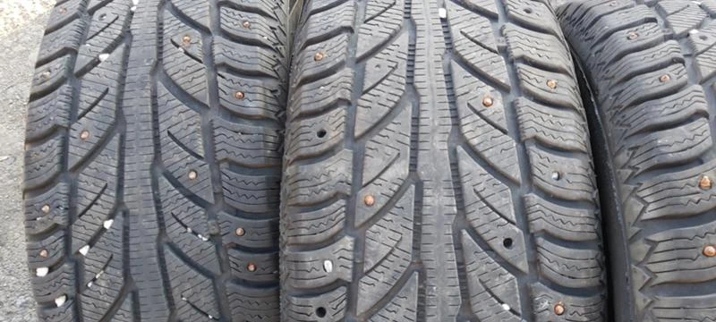 Гуми Зимни 215/65R16, снимка 2 - Гуми и джанти - 30923503