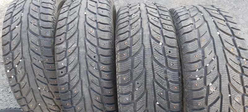 Гуми Зимни 215/65R16, снимка 1 - Гуми и джанти - 30923503